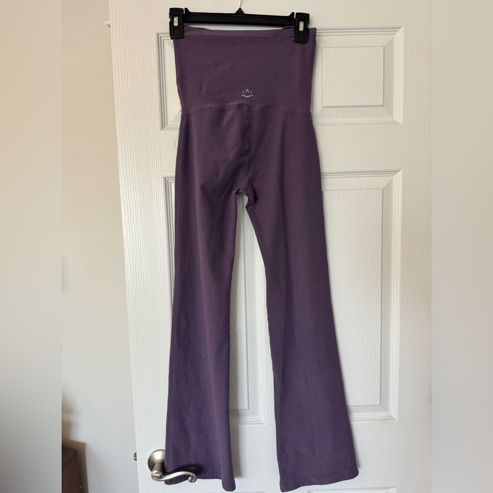 Beyond Yoga / Beyond the bump maternity flare leggings